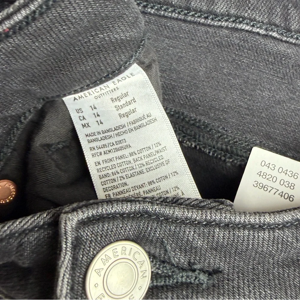 American Eagle Strigid Mom Jeans Destroyed Black 14 NWT - Picture 9 of 14